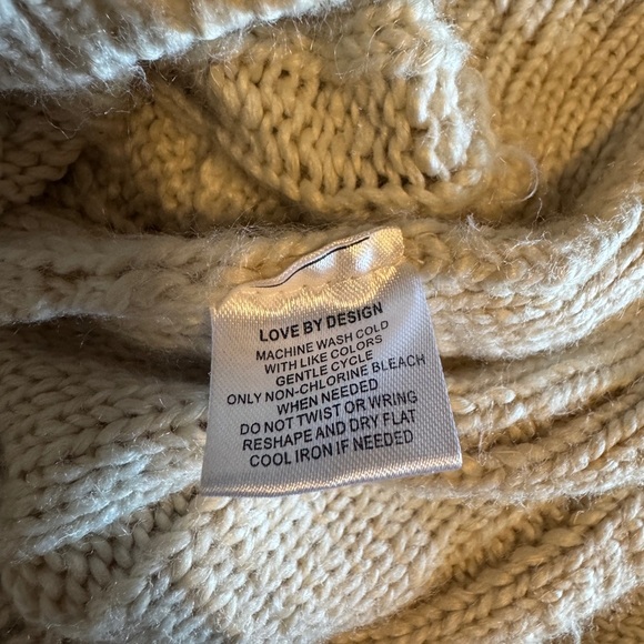LovebyDesign Women's Cream Cable Knit Sweater Size XL Cold Shoulder - Picture 4 of 4
